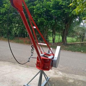 PLUMA GRÚA ELÉCTRICA O COMBUSTIBLE 300 KG